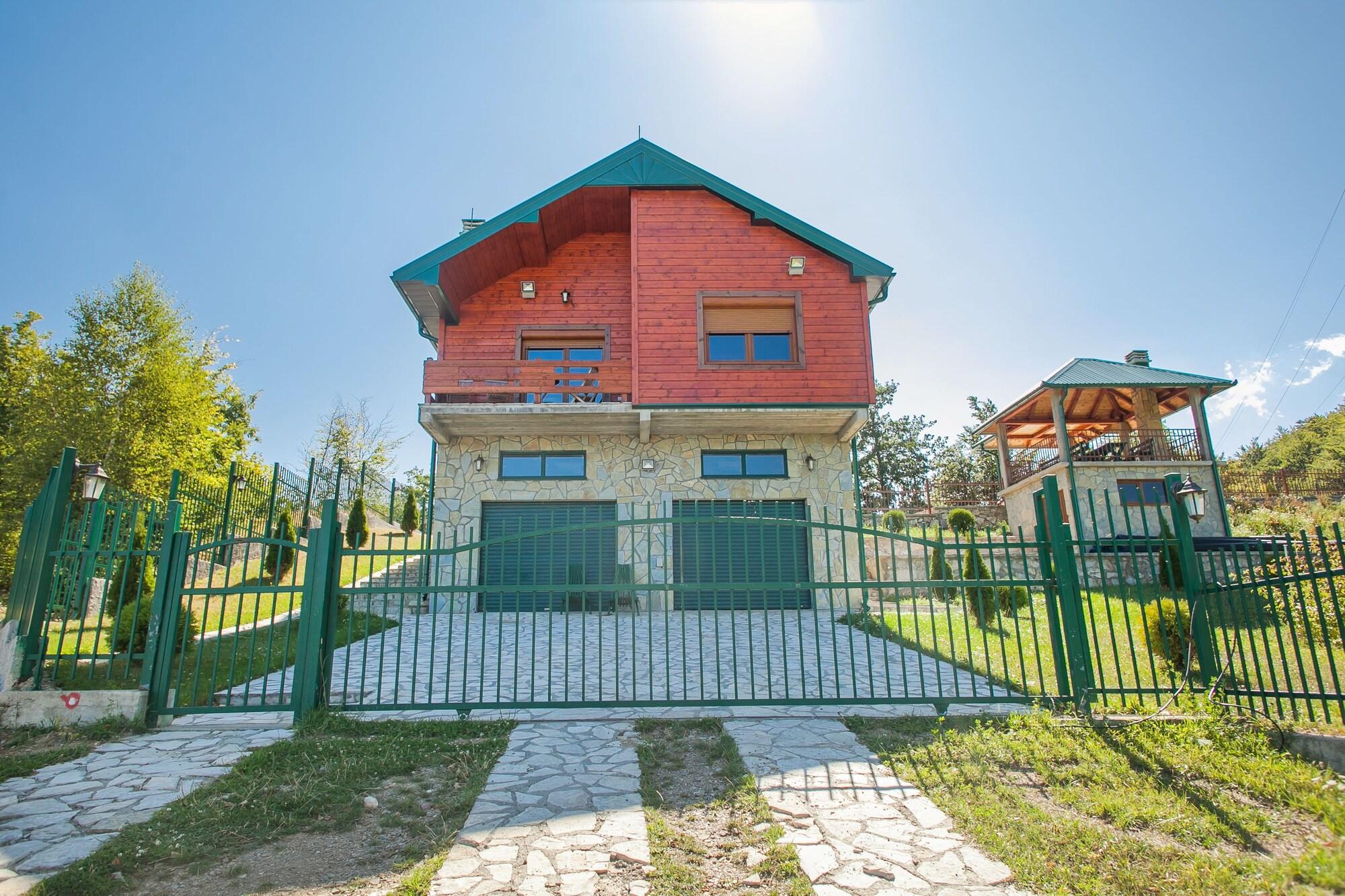 Hotel & Resort Gacka Мойковац Экстерьер фото