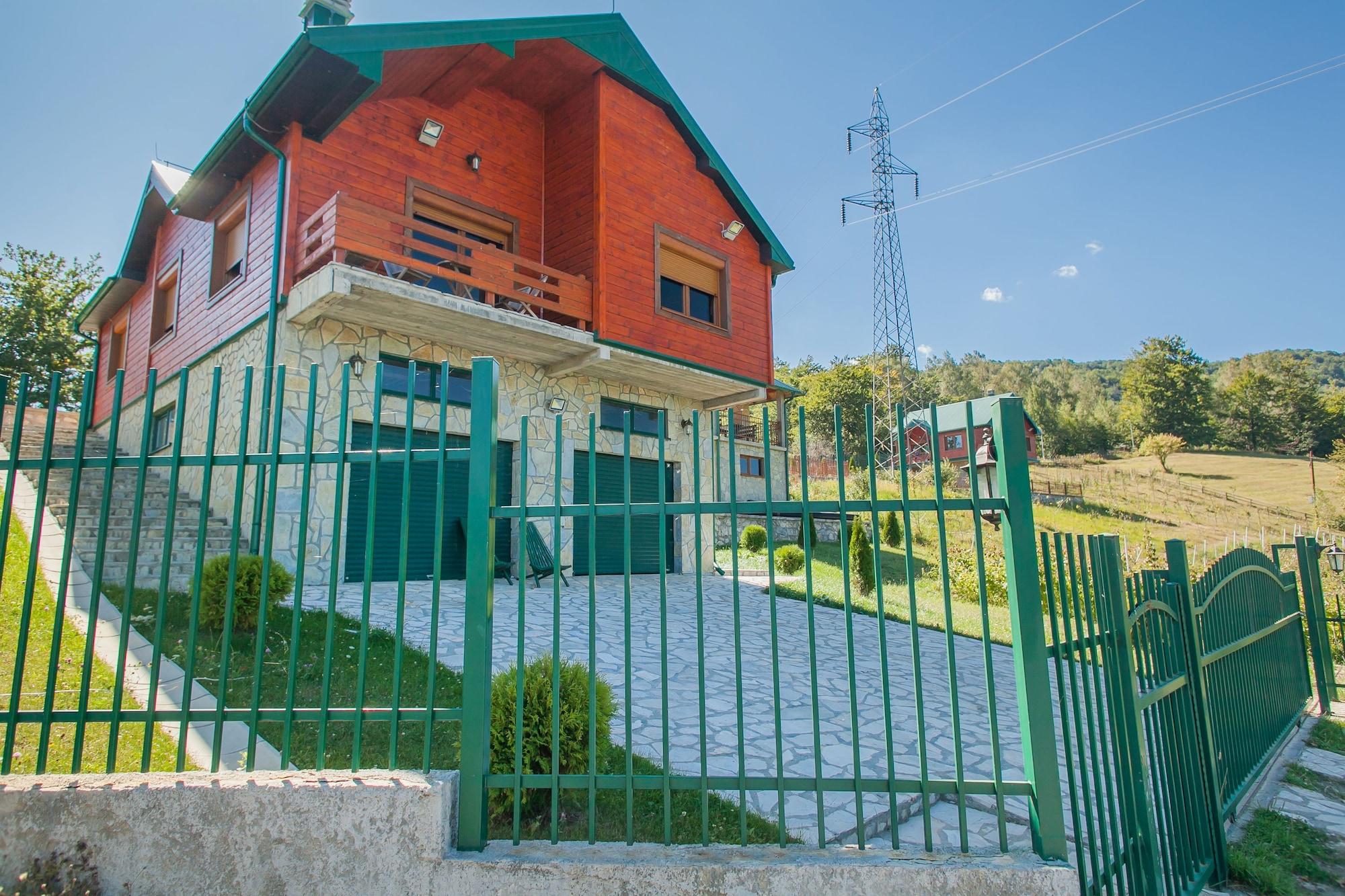 Hotel & Resort Gacka Мойковац Экстерьер фото