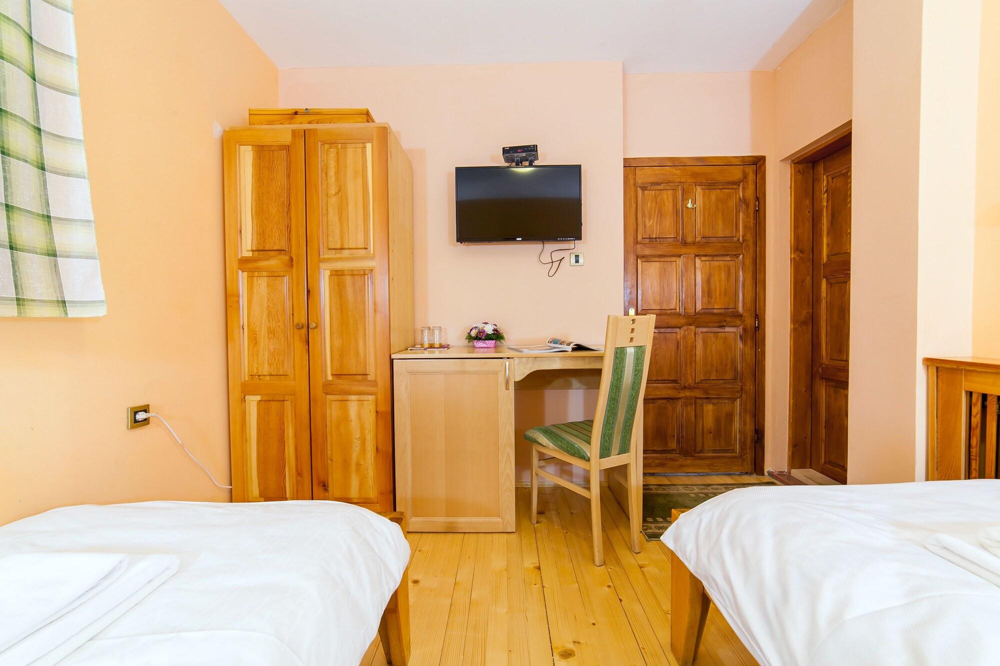Hotel & Resort Gacka Мойковац Экстерьер фото