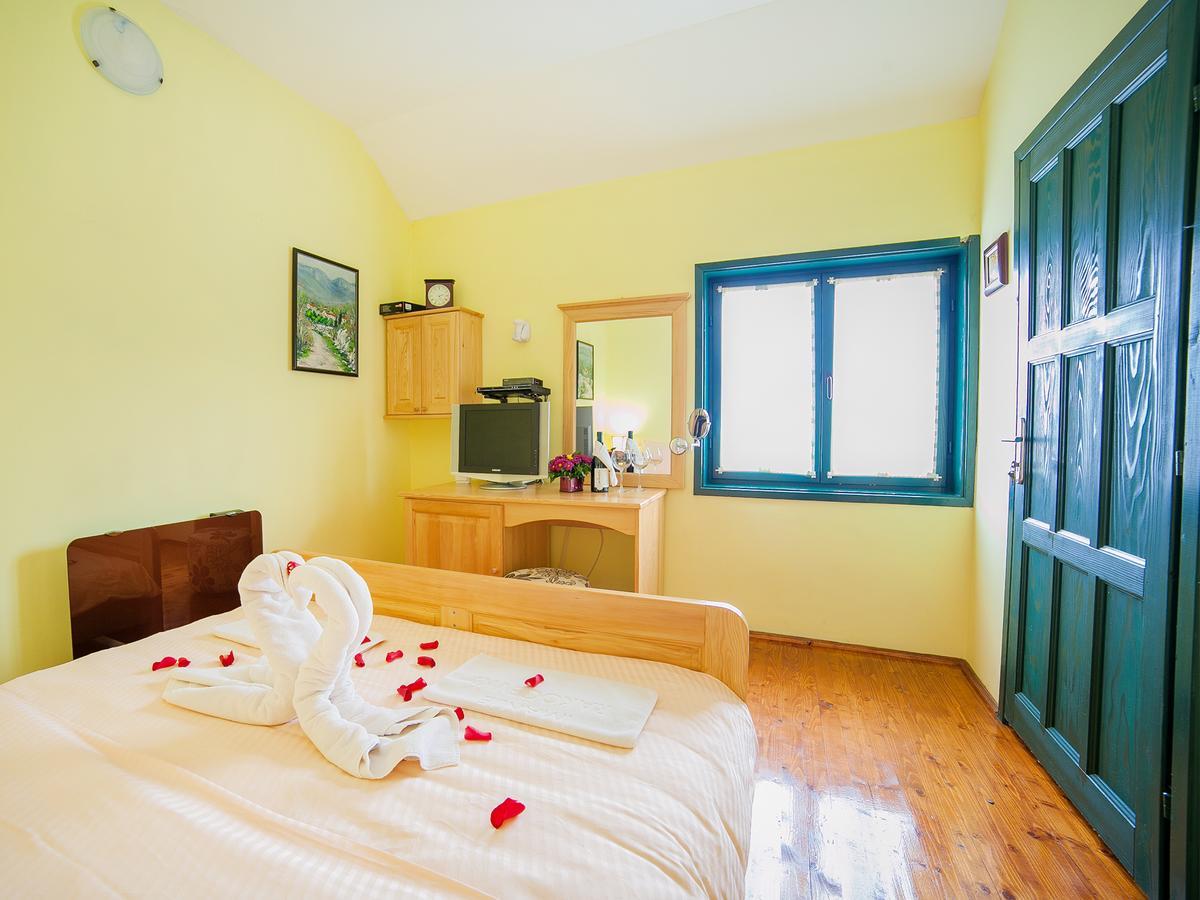 Hotel & Resort Gacka Мойковац Экстерьер фото