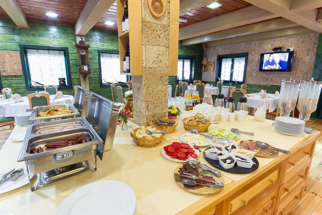 Hotel & Resort Gacka Мойковац Экстерьер фото